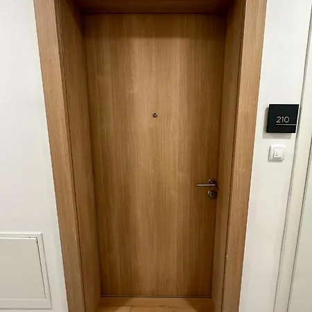 The Gates 210 Апартаменты *