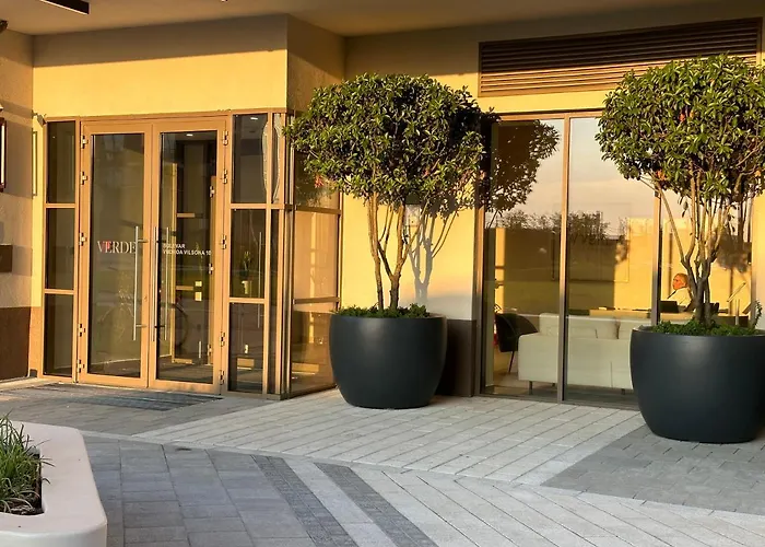 The Gates 210 Apartament