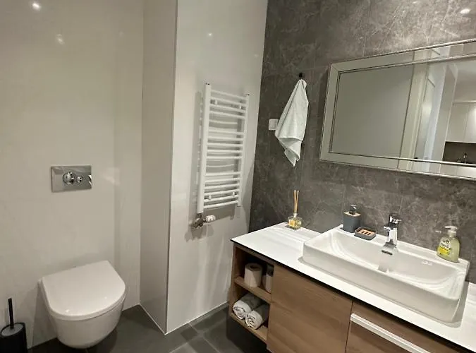 The Gates 210 * 贝尔格莱德